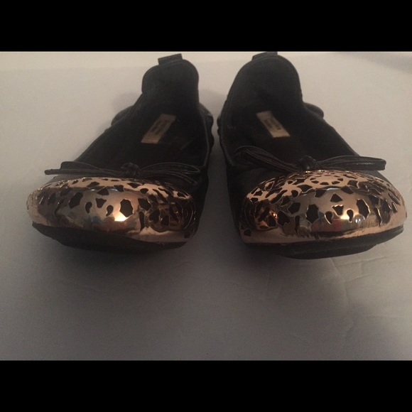 Women’s Vera Wang Black with Gold Cap Toe Ballet Flats Size 6.5 - Picture 6 of 11